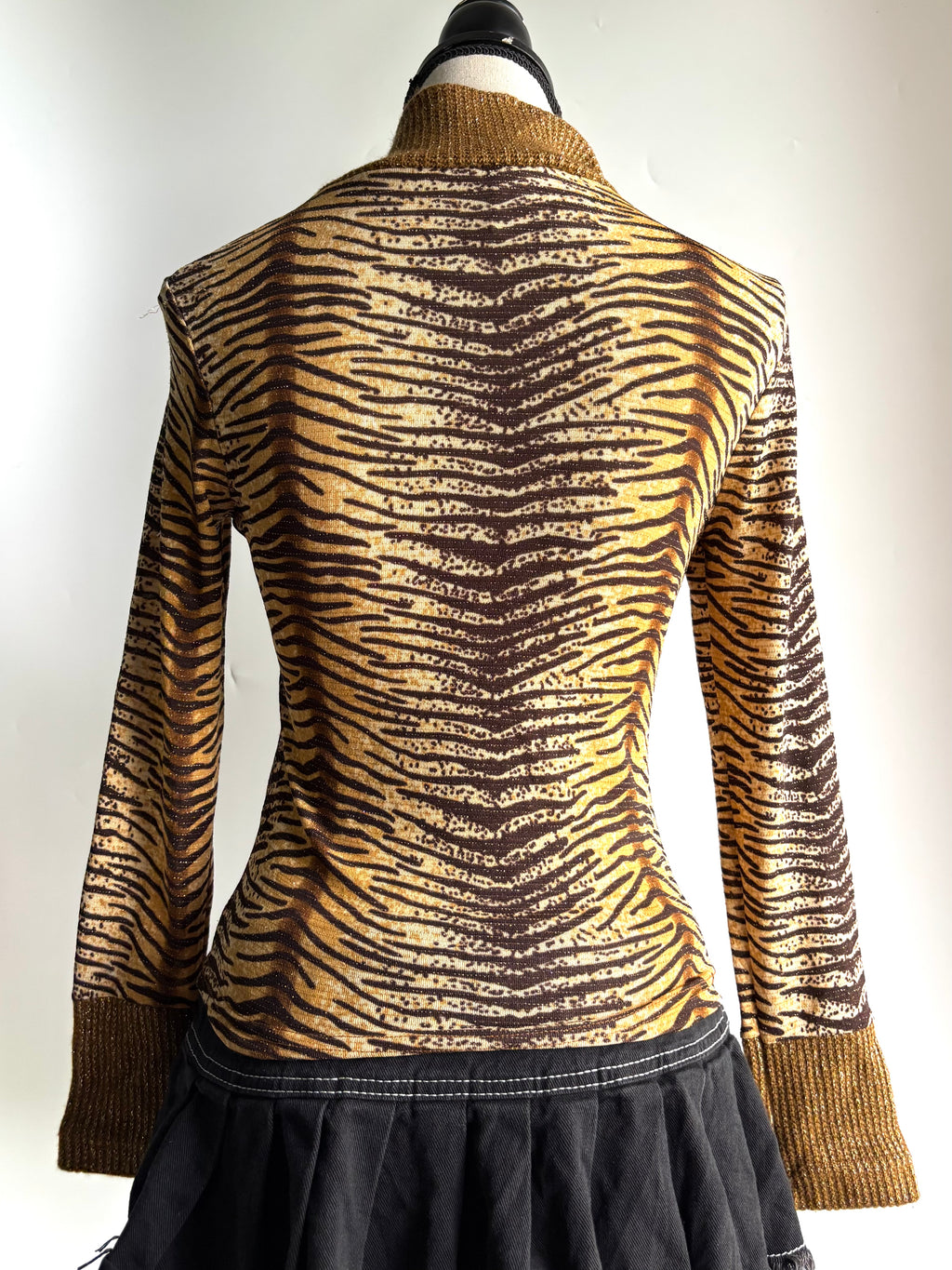 Y2k top with scarf