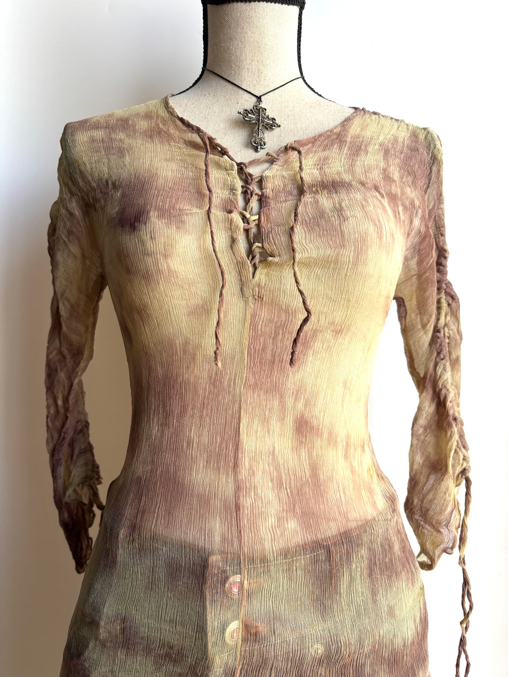 Mesh fitted top