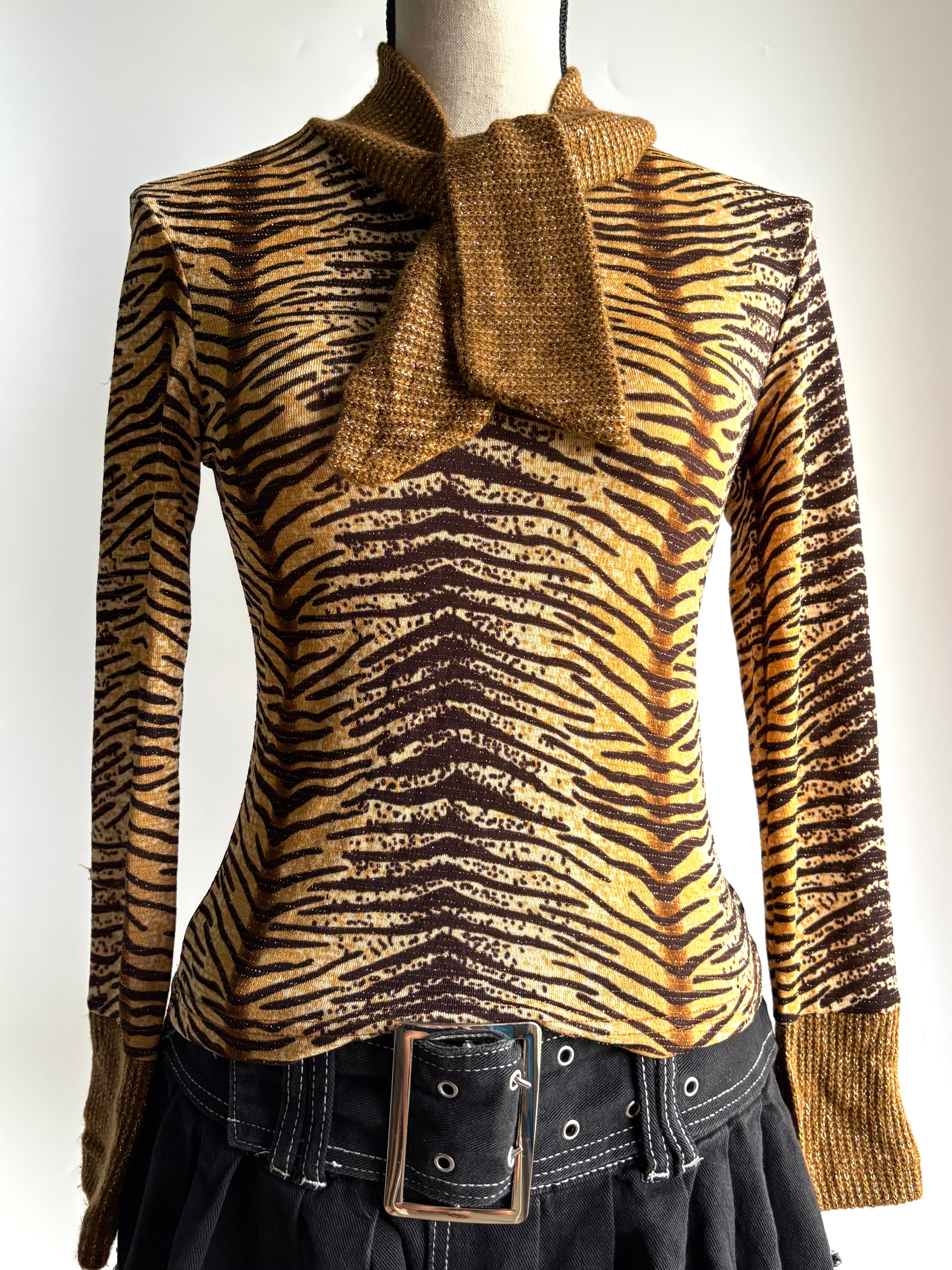 Y2k top with scarf