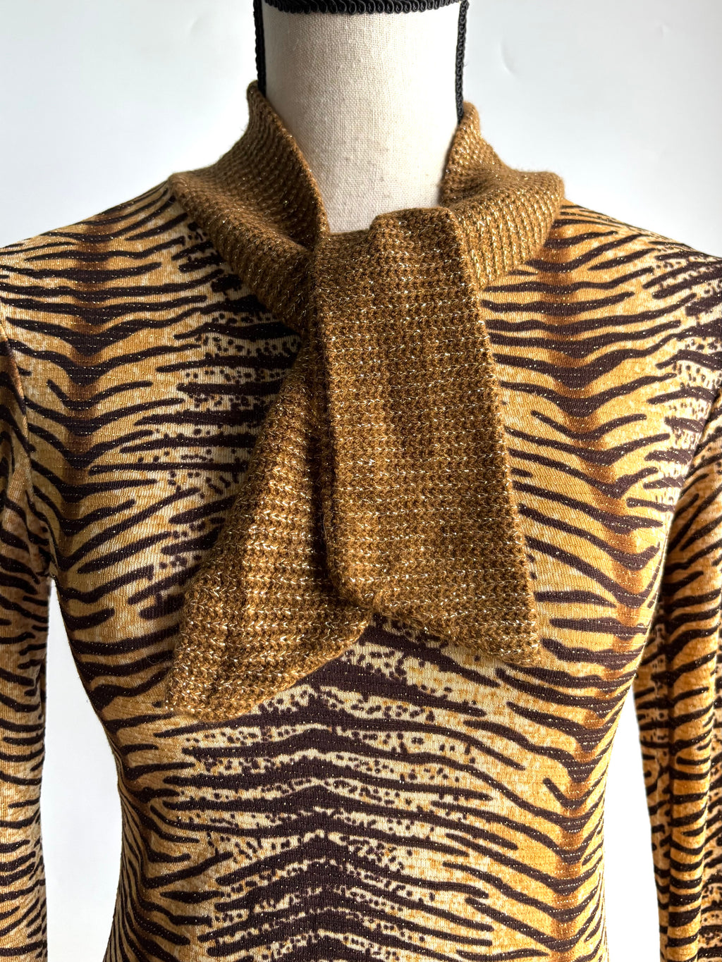 Y2k top with scarf