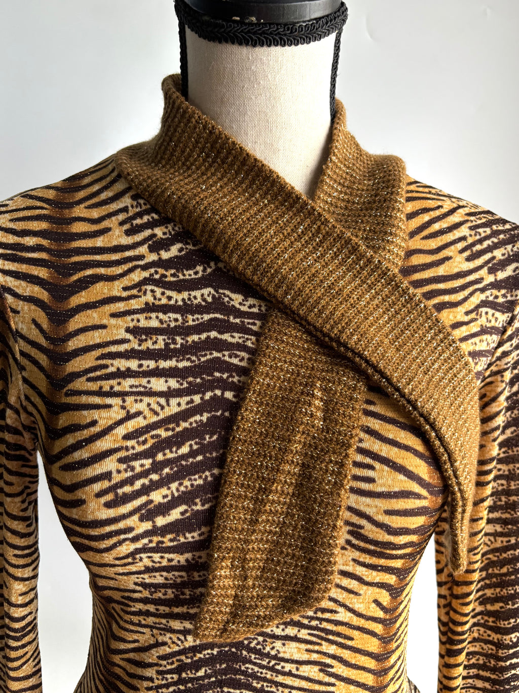 Y2k top with scarf